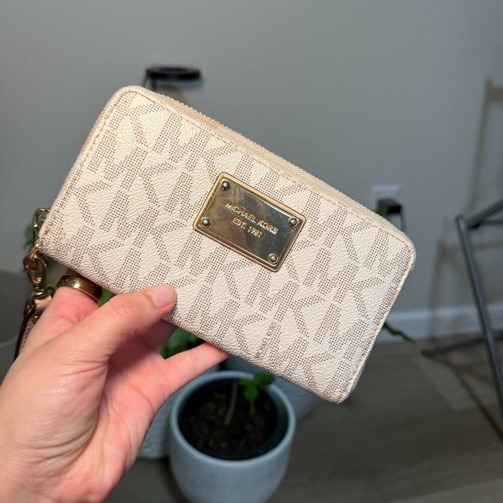 MICHAEL KORS LARGE CONTINENTAL WRISTLET-WALLET